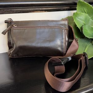 Leather fanny pack unisex like new versatile non-smoking
